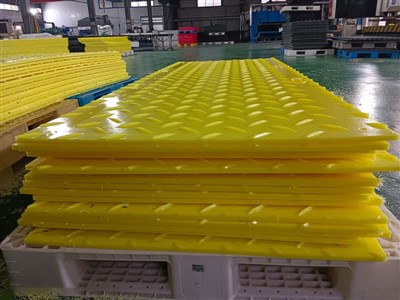 Tapetes para césped para equipos pesados